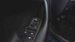 Opel Astra K - dobra, choć nie luksusowa - sterowanie w drzwiach