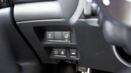 Infiniti Q70 2.2d 170 KM - galeria redakcyjna - panel sterowania pod kierownicą