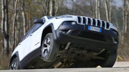 Jeep Cherokee KL (2014) Trailhawk - wersja europejska - widok z przodu
