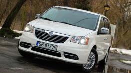 Lancia Voyager Van 3.6 V6 283KM - galeria redakcyjna - widok z przodu