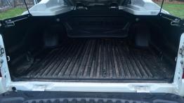 Mitsubishi L200 - galeria redakcyjna - tył - bagażnik otwarty
