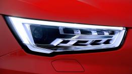 Audi A1 Sportback Facelifting TFSI - galeria redakcyjna - prawy przedni reflektor - włączony