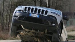 Jeep Cherokee KL (2014) Trailhawk - wersja europejska - widok z przodu
