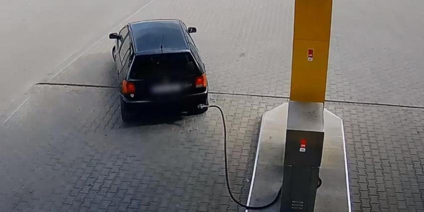 Wyjechał ze stacji z podpiętym wężem od dystrybutora LPG