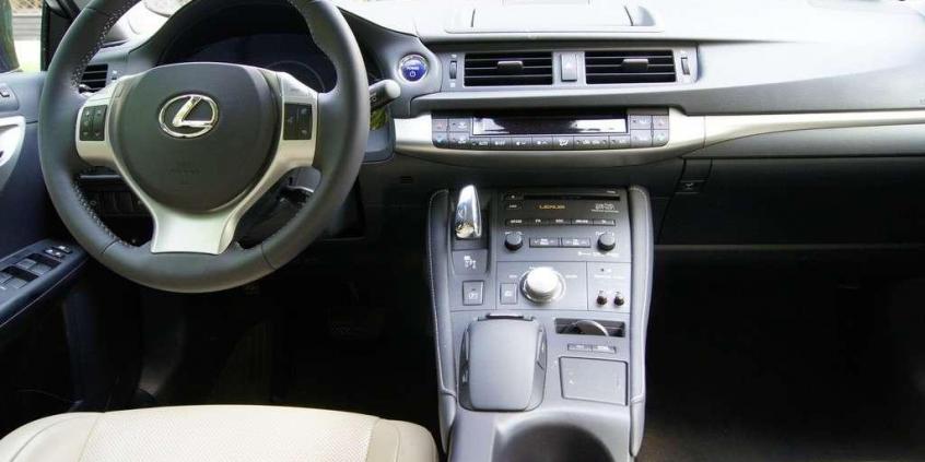 Bezszelestnie wjeżdża przyszłość - Lexus CT