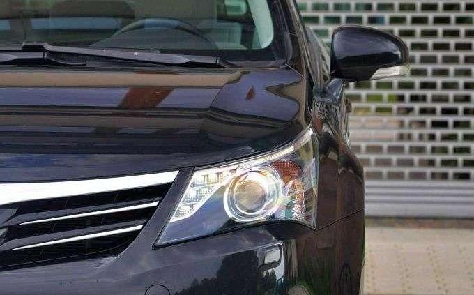 Toyota Avensis - z emeryta w nastolatka