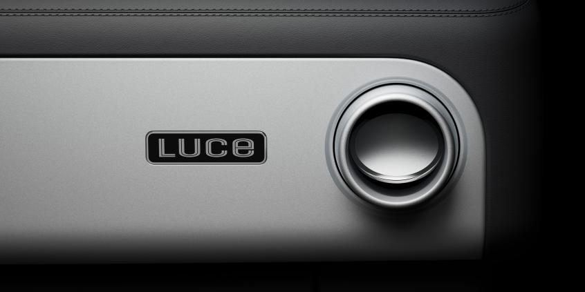 Analogowy bunt w Maranello. Pierwsze elektryczne Ferrari Luce stawia na mechaniczne piękno