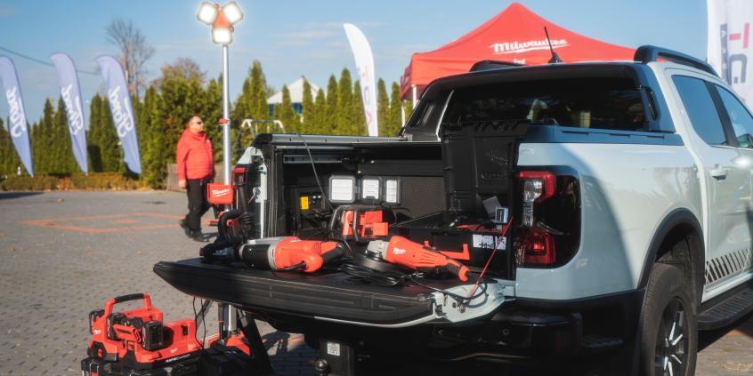 Ford Ranger PHEV udowadnia, że hybryda w pickupie ma sens. Pierwsza jazda