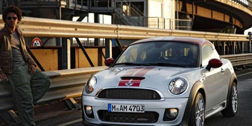 Mini Coupe - Angol w bejsbolówce