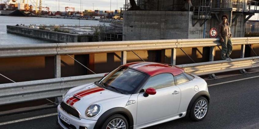 Mini Coupe - Angol w bejsbolówce