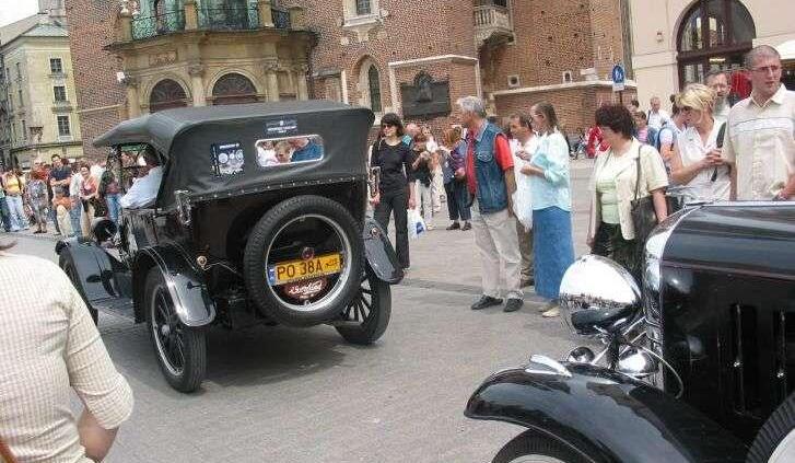 Staruszkowie ! &amp;#8211; ale dziarscy na Krakowskim Rynku