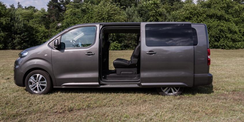 Rodzinny samochód dla VIP-ów – Peugeot Traveller Business VIP Long
