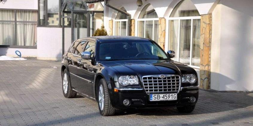 Chrysler 300C - Pomnik Ameryki