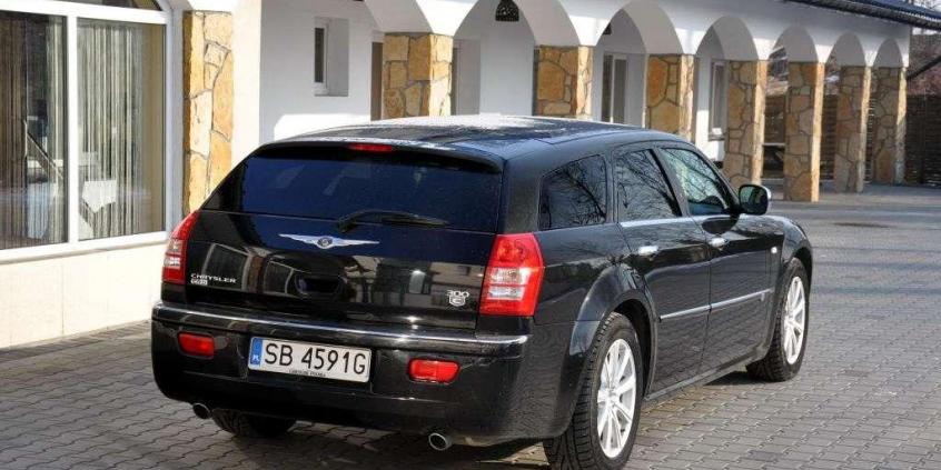 Chrysler 300C - Pomnik Ameryki