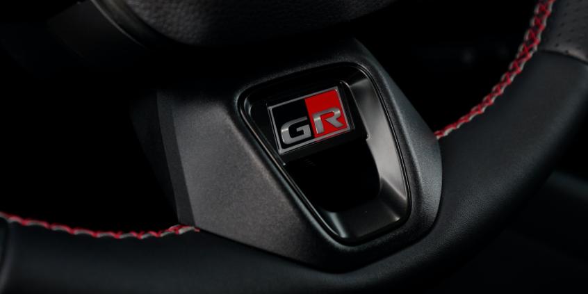 Toyota C-HR PHEV GR SPORT to przykład auta, które kupujemy oczami. Mnie kupiła czymś jeszcze