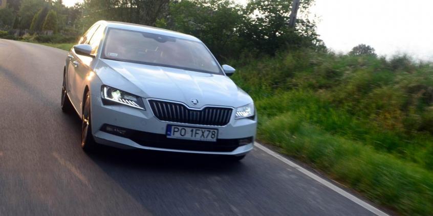 Skoda Superb za prawie 200 tys. zł! Plusy i minusy wersji &quot;full wypas&quot; 