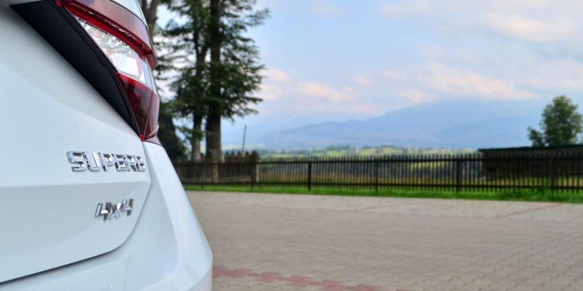 Skoda Superb za prawie 200 tys. zł! Plusy i minusy wersji &quot;full wypas&quot; 