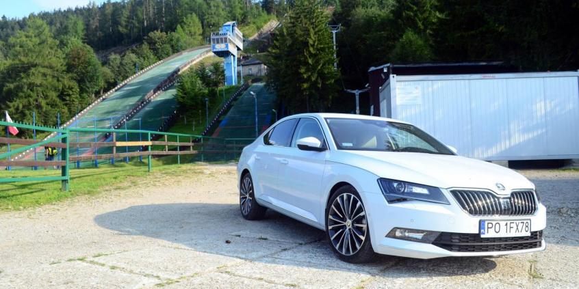 Skoda Superb za prawie 200 tys. zł! Plusy i minusy wersji &quot;full wypas&quot; 