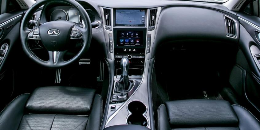 Infiniti Q50 S Hybrid – nie zdążyło się znudzić, a już przeszło facelifting