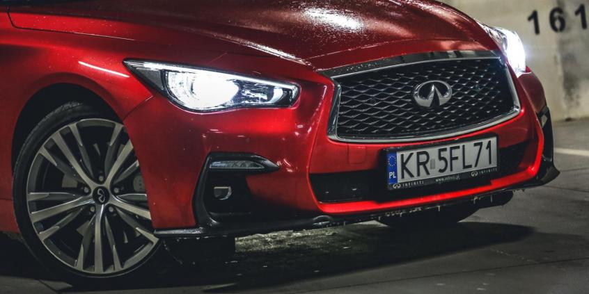 Infiniti Q50 S Hybrid – nie zdążyło się znudzić, a już przeszło facelifting