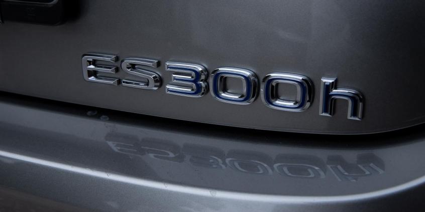Lexus nie żartuje. To koniec konwencjonalnych silników? Nowy Lexus ES 300h i RC 300h