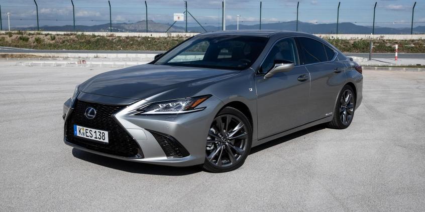 Lexus nie żartuje. To koniec konwencjonalnych silników? Nowy Lexus ES 300h i RC 300h