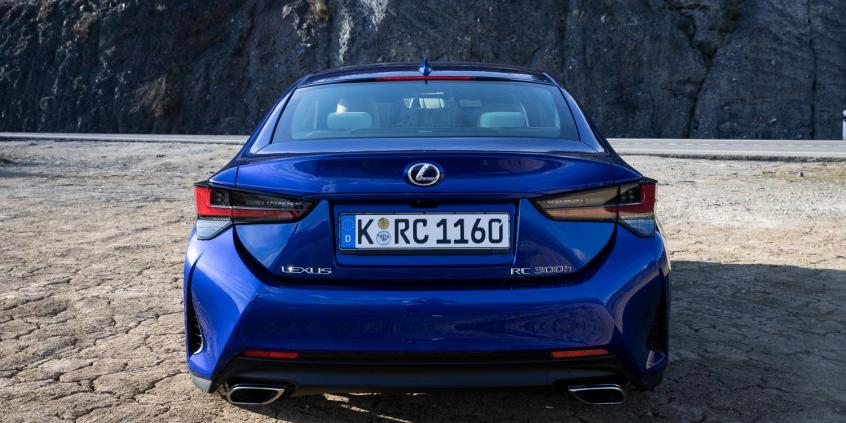 Lexus nie żartuje. To koniec konwencjonalnych silników? Nowy Lexus ES 300h i RC 300h