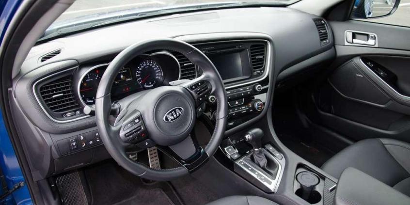 Kia Optima - sedan w sportowej marynarce