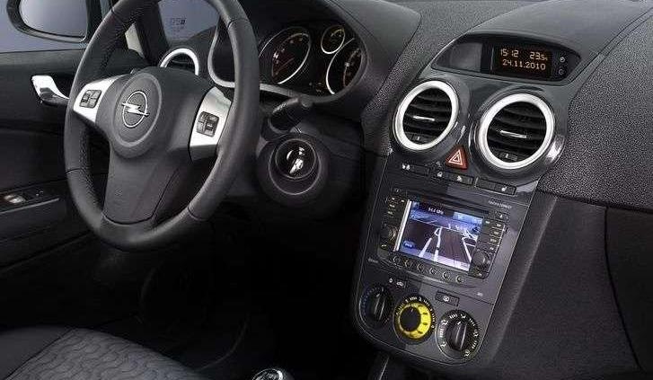 Opel Corsa zmienia twarz
