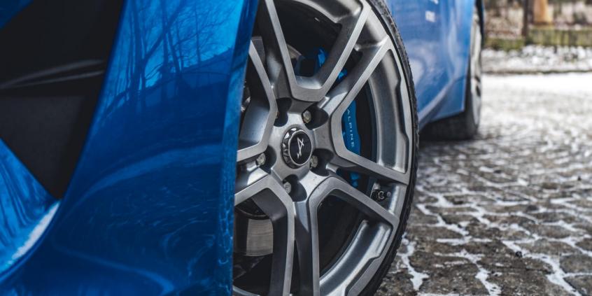 Alpine A110 – wygląda jak zabawka. Czy nią jest?