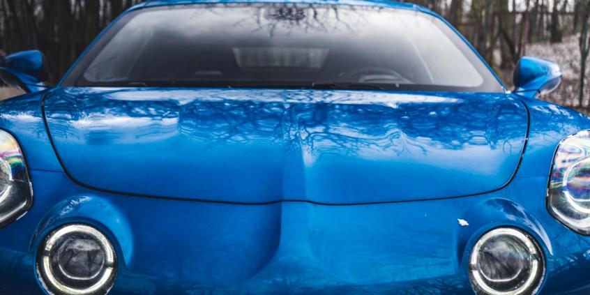 Alpine A110 – wygląda jak zabawka. Czy nią jest?