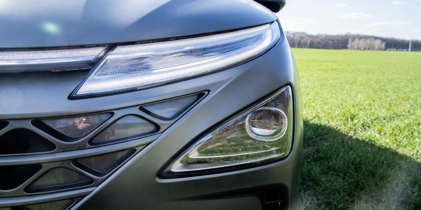 Wodorowy Hyundai Nexo – jeżdżąc tym autem, oczyszczasz powietrze! 