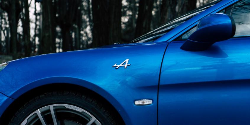 Alpine A110 – wygląda jak zabawka. Czy nią jest?