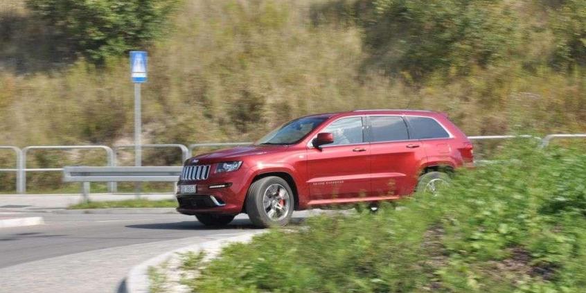 Jeep Grand Cherokee SRT8 - nic nie udaje