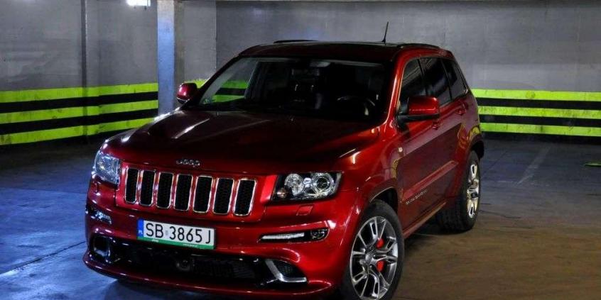 Jeep Grand Cherokee SRT8 - nic nie udaje