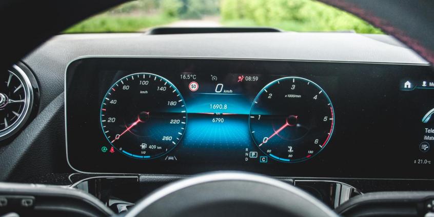 Mercedes Klasa B. Moment... ale czym on się różni od hatchbacka?