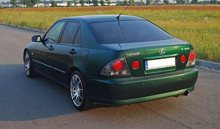 Japońskie BMW - Lexus IS (1999-2005)