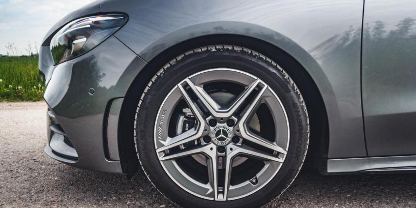 Mercedes Klasa B. Moment... ale czym on się różni od hatchbacka?