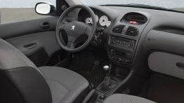 Peugeot 206 Sedan - kokpit