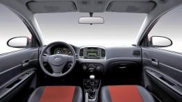 Hyundai Accent Sedan - pełny panel przedni