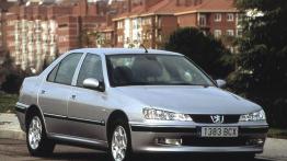 Peugeot 406 Sedan - przód - reflektory wyłączone