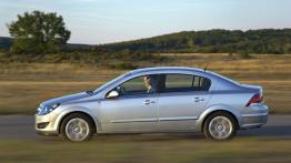 Opel Astra III Sedan - lewy bok