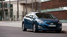 Hyundai i40 sedan - widok z przodu