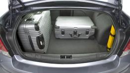 Opel Astra III Sedan - bagażnik