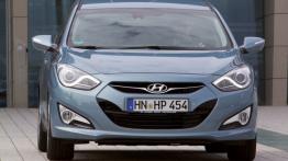 Hyundai i40 sedan - widok z przodu