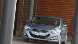 Hyundai i40 sedan - widok z przodu