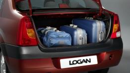 Dacia Logan - tył - bagażnik otwarty