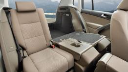 Volkswagen Tiguan - tylna kanapa złożona, widok z boku