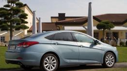 Hyundai i40 sedan - prawy bok