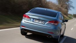 Hyundai i40 sedan - widok z tyłu
